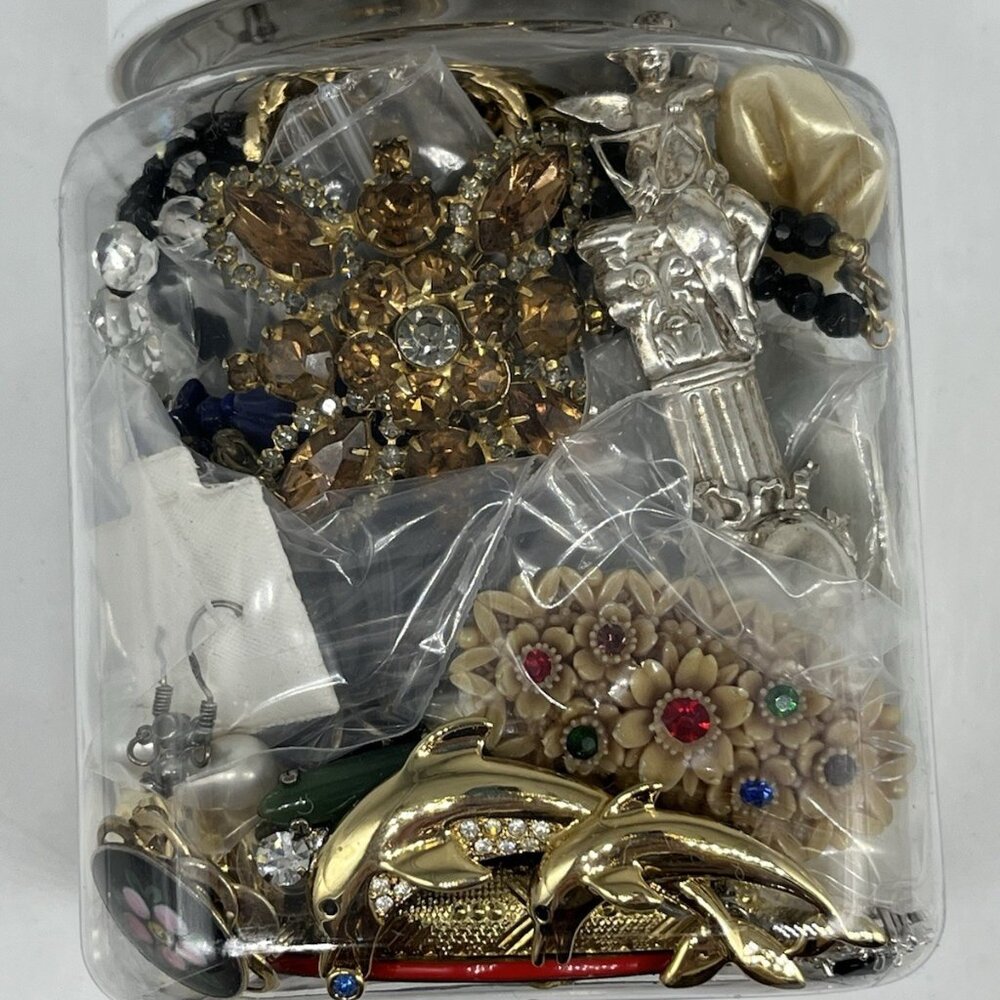 1.5 lb. Jewelry Jar all wearable and salable Jewelry, some vintage some modern - Picture 4 of 9
